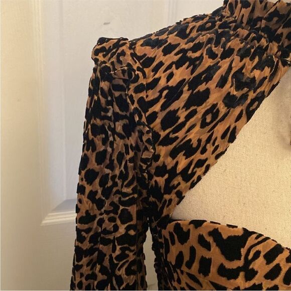 Lavish Alice Elegant Leopard Print Long Sleeve Dress,,US2 - Picture 5 of 13